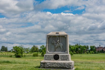 Foto de The Lutheran Seminary and the 8th NY Cavalry Monument, Gettysburg PA USA - Imagen libre de derechos
