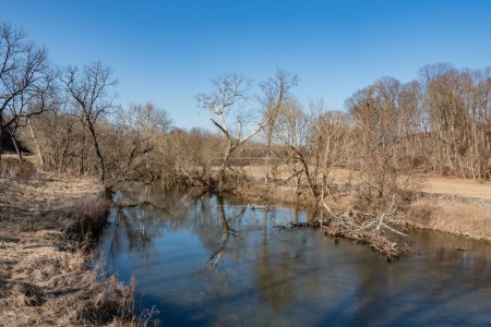 Antietam Creek Reflexiones en una tarde de invierno, Maryland, EE.UU.