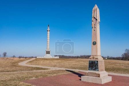 Monumente auf dem Antietam-Schlachtfeld an einem Winternachmittag, Maryland USA