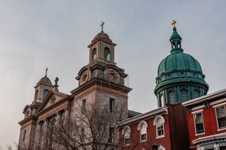 Spaziergang an den historischen Kirchen von Harrisburg an einem Novemberabend, Pennsylvania USA