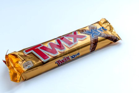 Foto de London. UK-02.12.2023. A packaged Twix chocolate bar isolated in white. - Imagen libre de derechos