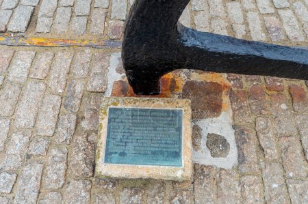 Téléchargez les photos : St Ives.Cornwall. Royaume-Uni 10.01.2023. L'ancre Cintra sur le quai Smeatons récupéré des épaves du navire. - en image libre de droit