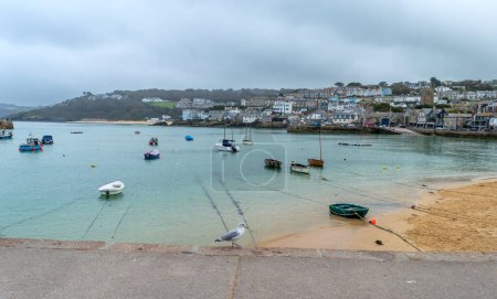 Téléchargez les photos : St Ives.Cornwall. Royaume-Uni 10.01.2023. Vue du port de St. Ives depuis la jetée. - en image libre de droit