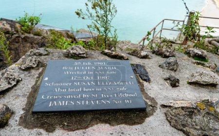 Téléchargez les photos : St Ives.Cornwall. Royaume-Uni 10.01.2023. Une inscription commémorative des épaves de navires de la côte de St. Ives. - en image libre de droit