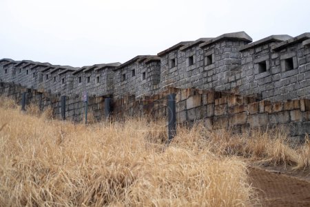 Téléchargez les photos : Mur de Séoul le long du parc Heunginjimun dans la région de Dongdaemun à Séoul, Corée du Sud - en image libre de droit