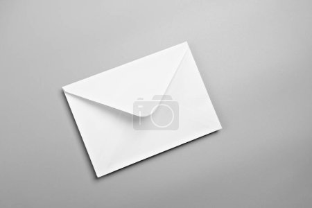 Téléchargez les photos : Modèle d'enveloppe blanche, gabarit vierge, fond isolé - en image libre de droit