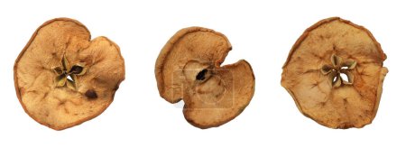 Téléchargez les photos : Pomme tranchée séchée isolée sur fond blanc, fruits secs isolés - en image libre de droit