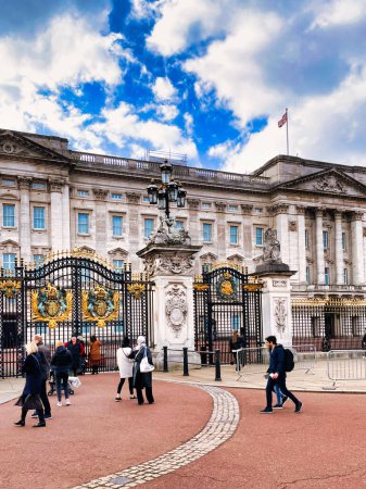 Photo for London, United Kingdom - March 6 2022: tourists and other visitors in front of the entrance gate of royal palace Buckingham Palace - Royalty Free Image