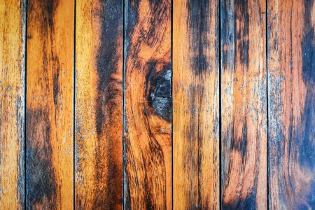 Téléchargez les photos : Une vue au-dessus d'un plateau en bois avec des planches huilées - en image libre de droit