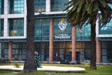 Téléchargez les photos : Montevideo, uruguay - 30 octobre 2022 : l'entrée des bureaux présidentiels du président de l'Uruguay - en image libre de droit