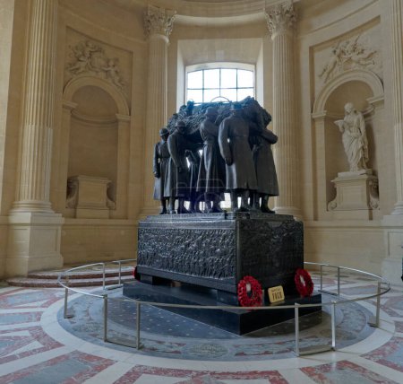 Téléchargez les photos : France, Paris, 6 JUILLET 2023 Le tombeau du maréchal Foch aux invalides, Paris, France - en image libre de droit