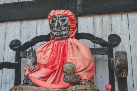 Téléchargez les photos : Statue en bois d'Edo Binzuru du XVIIIe siècle de l'UNESCO bouddhiste Todai-ji 9 avril 2012 - en image libre de droit