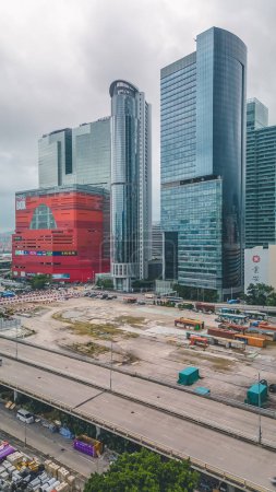 Foto de 4 Nov 2022 un edificio de oficinas en la bahía de Kowloon, Hong Kong - Imagen libre de derechos