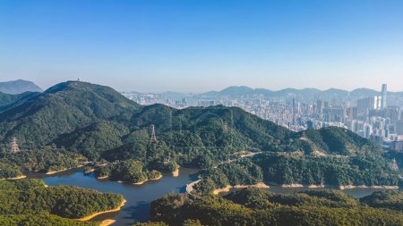 Téléchargez les photos : 2 mars 2022 Barrage du réservoir de Kowloon, parc national de Kam Shan, Hong Kong - en image libre de droit