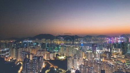 Foto de A cityscape of Kowloon and HK From Ping Shan 29 Jan 2022 - Imagen libre de derechos