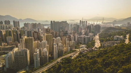 Téléchargez les photos : A city view of Kowloon west, hong kong, Feb 28 2022 - en image libre de droit