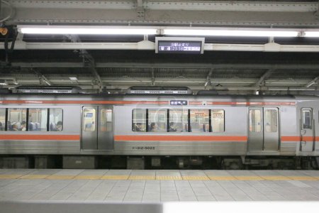 Foto de El Tren en la Estación de Nagoya esperando por la noche, 29 Oct 2013 - Imagen libre de derechos
