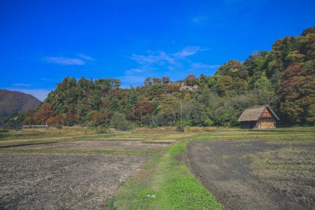 Foto de Villa Histórica Japonesa - Shirakawago en primavera, hito de viaje de Japón - Imagen libre de derechos