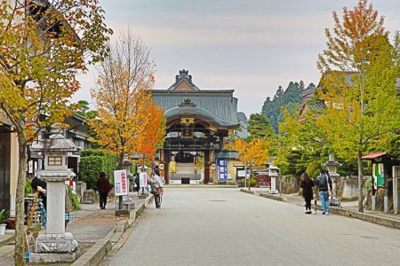 Téléchargez les photos : Temple Shorenji dans la ville de Takayama, Japon 31 Oct 2013 - en image libre de droit