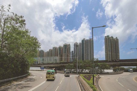 Foto de Mayo 4 2023 autopista con paisaje urbano, la vista de la calle en HK - Imagen libre de derechos
