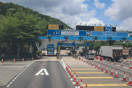 Foto de El paisaje de tsing sha autopista, hong kong mayo 4 2023 - Imagen libre de derechos