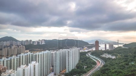 Foto de El paisaje urbano de Tuen Mun Highway, hk Mayo 26 2023 - Imagen libre de derechos