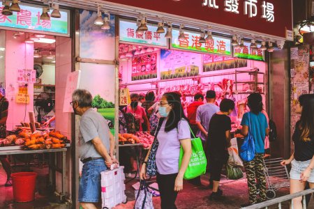 Foto de Vibrant Mong Kok Wet Market, Hong Kong, 3 de junio de 2023 - Imagen libre de derechos