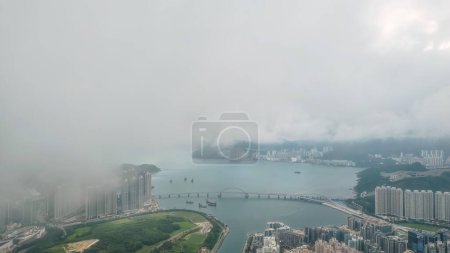Foto de Abrazando el horizonte urbano de Tseung Kwan O, 29 de mayo de 2022 - Imagen libre de derechos