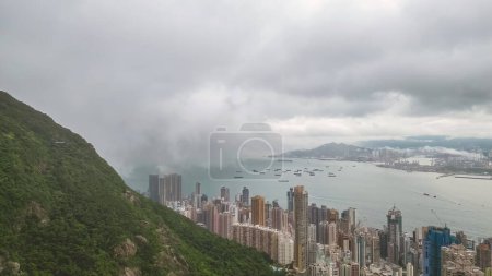 Foto de Niebla mística en el centro de Hong Kong, 8 de junio de 2023 - Imagen libre de derechos