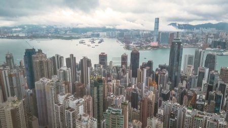Téléchargez les photos : Les immeubles de bureaux modernes à Hong Kong, le 8 juin 2023 - en image libre de droit