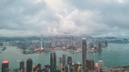 Téléchargez les photos : Les immeubles de bureaux modernes à Hong Kong, le 8 juin 2023 - en image libre de droit