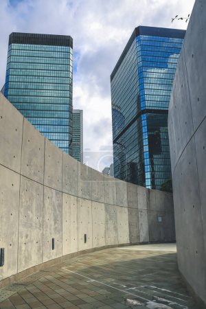 Téléchargez les photos : 9 juin 2023 Bâtiments de bureaux modernes à Hong Kong, mélange architecture et affaires - en image libre de droit