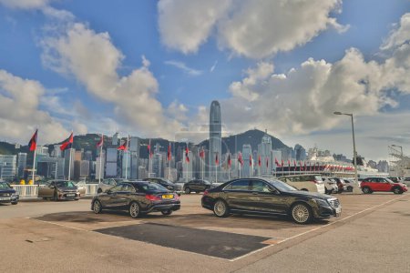 Téléchargez les photos : Parking du centre commercial à Tsim Sha Tsui Ocean Terminal 9 juin 2023 - en image libre de droit