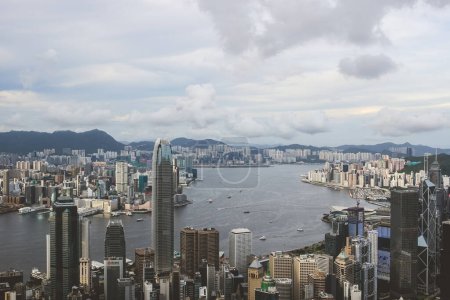 Téléchargez les photos : Gratte-ciel imposants et énergie vibrante à hk, 26 juin 2023 - en image libre de droit