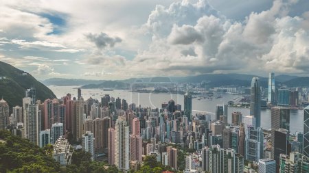 Téléchargez les photos : Un gratte-ciel imposant de Victoria Peak hk, 26 juin 2023 - en image libre de droit