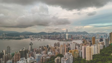 Téléchargez les photos : Le paysage urbain de Hong Kong et Kowloon, 26 juin 2023 - en image libre de droit