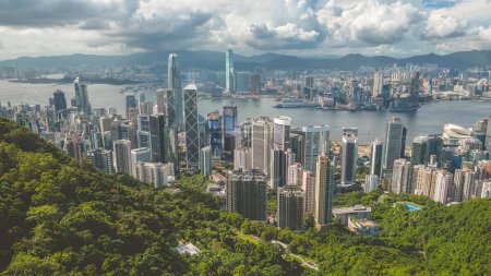 Téléchargez les photos : Le paysage du port de Victoria à HK, le 26 juin 2023 - en image libre de droit