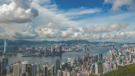 Téléchargez les photos : Le paysage du port de Victoria à HK, le 26 juin 2023 - en image libre de droit
