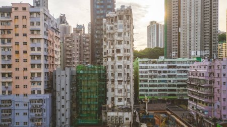 Téléchargez les photos : La vue des bâtiments à To Kwa Wan, le 1er juillet 2023 - en image libre de droit