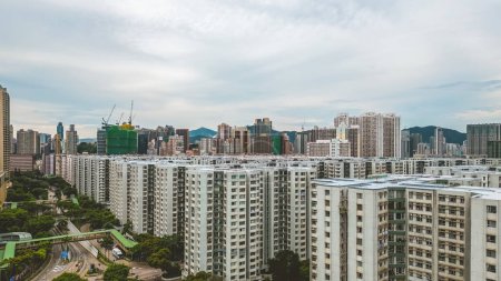Téléchargez les photos : High rises Private Housing Estate à Hung Hom, 1er juillet 2023 - en image libre de droit