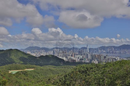 Foto de Mezcla armoniosa de elementos naturales urbanos, embalse de Kowloon 8 de julio de 2023 - Imagen libre de derechos