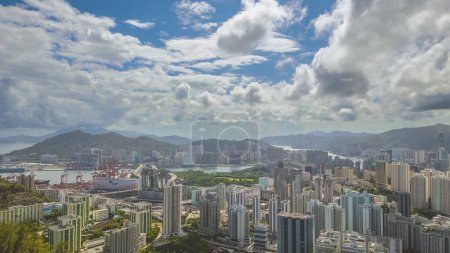 Foto de Distrito de Kwai Tsing y distrito de Tsuen Wan en Hong Kong, 8 de julio de 2023 - Imagen libre de derechos