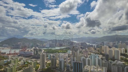 Téléchargez les photos : District de Kwai Tsing et district de Tsuen Wan à Hong Kong, 8 juillet 2023 - en image libre de droit