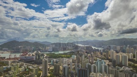 Foto de Distrito de Kwai Tsing y distrito de Tsuen Wan en Hong Kong, 8 de julio de 2023 - Imagen libre de derechos