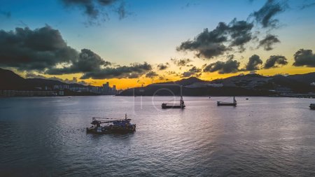 Téléchargez les photos : Le paysage de Junk Bay, hong kong 2016 - en image libre de droit