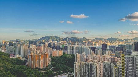 Foto de El paisaje urbano Kwun Tong Norte en Hong Kong, 12 de julio 2023 - Imagen libre de derechos