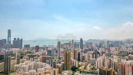 Téléchargez les photos : À l'ouest de la péninsule de Kowloon, quartier animé 14 juillet 2023 - en image libre de droit
