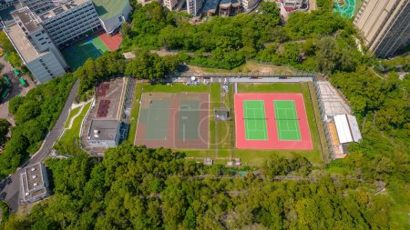Téléchargez les photos : Un court de tennis à Kowloon pour les amateurs de sport et de tennis, 14 juillet 2023 - en image libre de droit