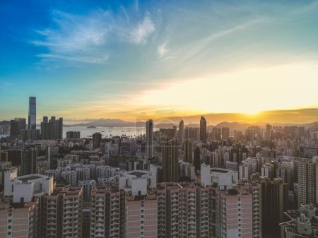 Foto de El paisaje urbano del oeste de Kowloon y Hong Kong, 22 de julio de 2023 - Imagen libre de derechos