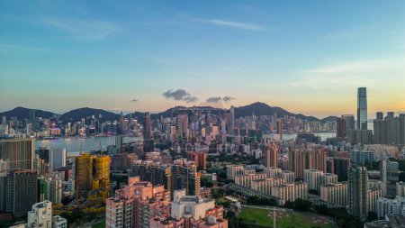 Foto de El paisaje urbano de Kowloon y Hong Kong, 22 de julio de 2023 - Imagen libre de derechos